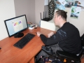 Tomasz projektuje dyplom.