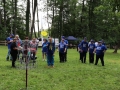 Rzut Frisbee do celu.