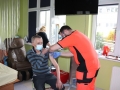 3 PAN KAZIMIERZ, TATA PRZEMYSŁAWA PRZYJMUJE SZCZEPIONKĘ
